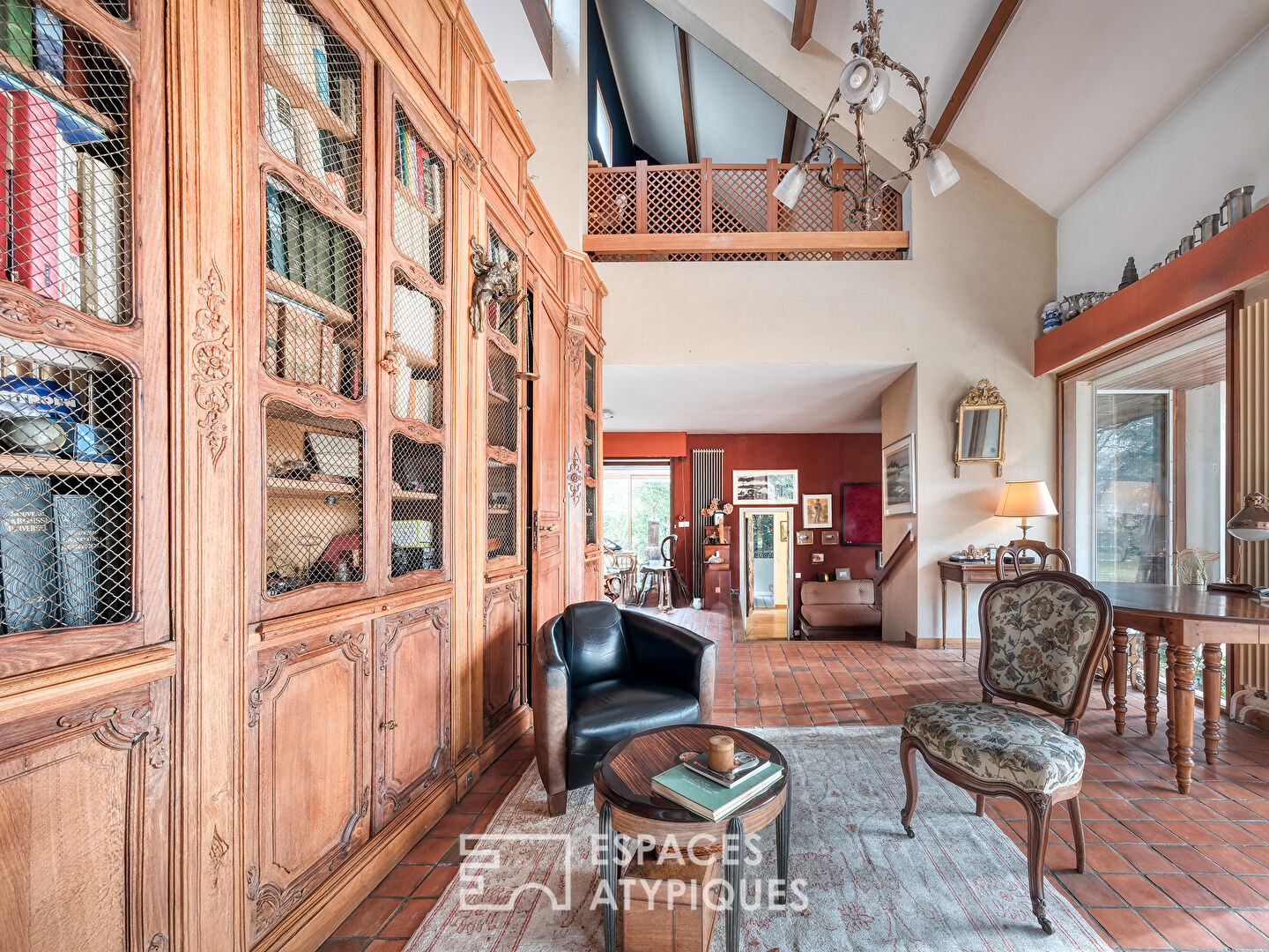 La maison d’architecte des années 70 et son parc paysager