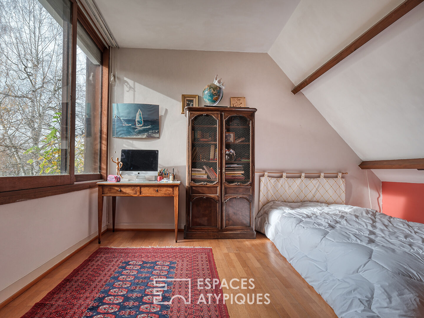 La maison d’architecte des années 70 et son parc paysager