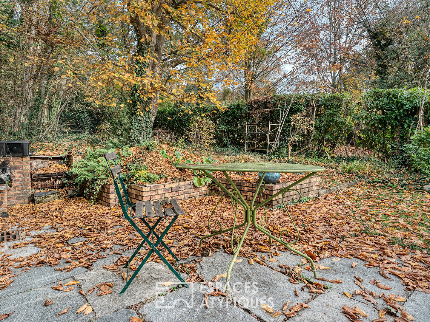 La maison d’architecte des années 70 et son parc paysager