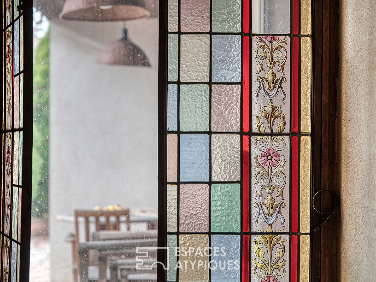 La maison d’architecte des années 70 et son parc paysager