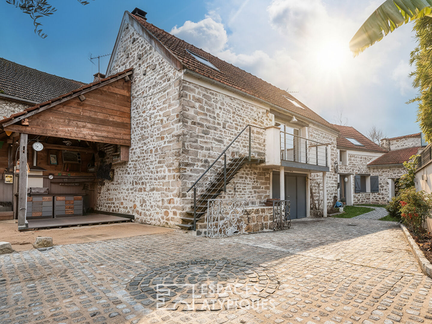Grange rénovée à l’esprit contemporain et authentique