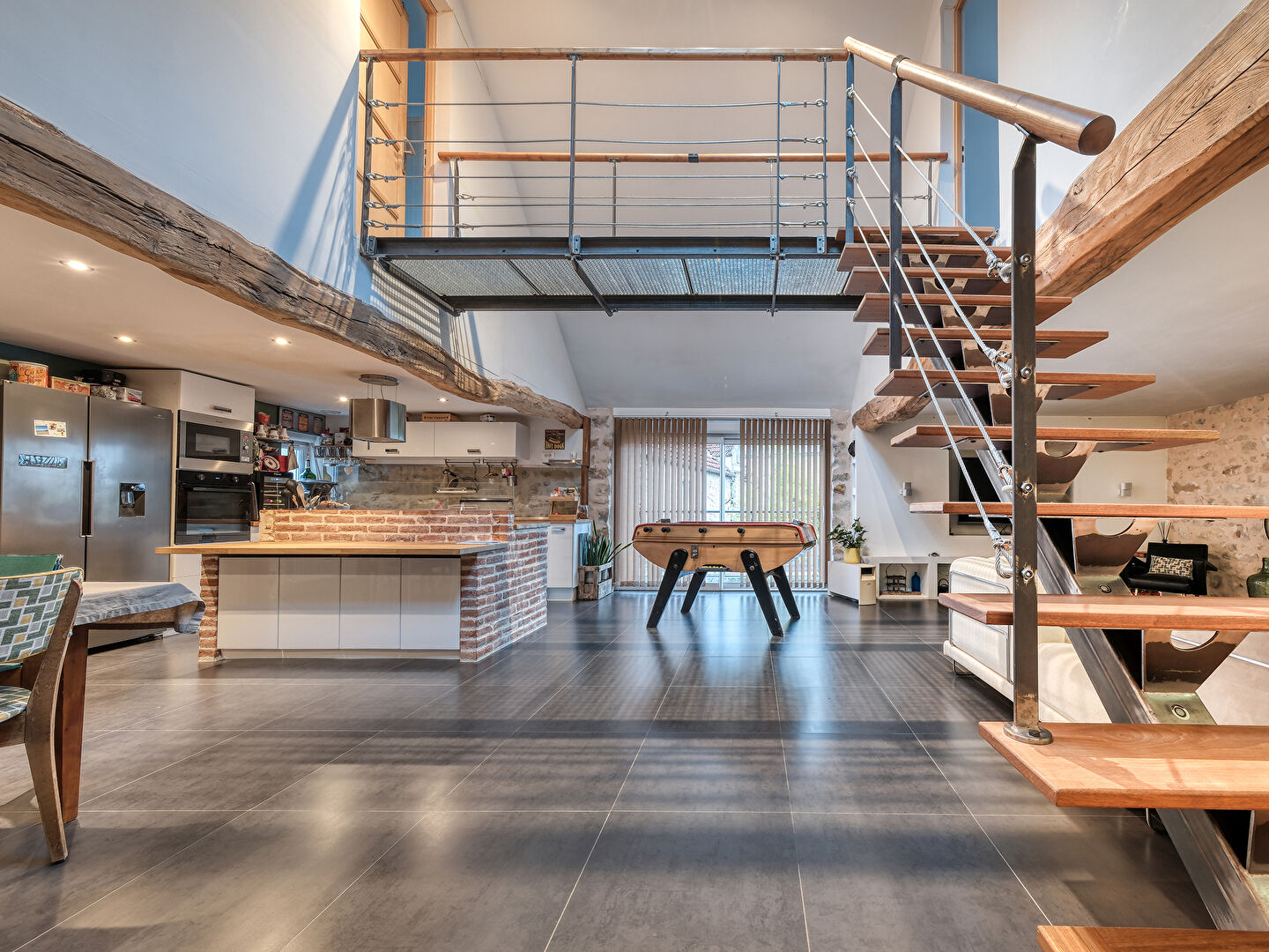 Grange rénovée à l’esprit contemporain et authentique