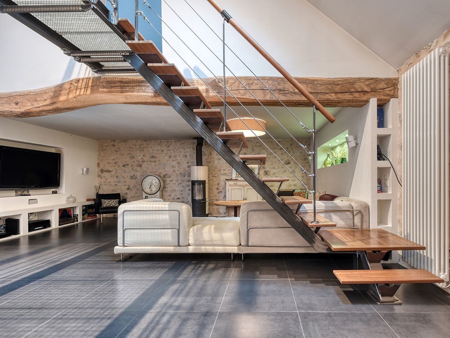 Grange rénovée à l’esprit contemporain et authentique