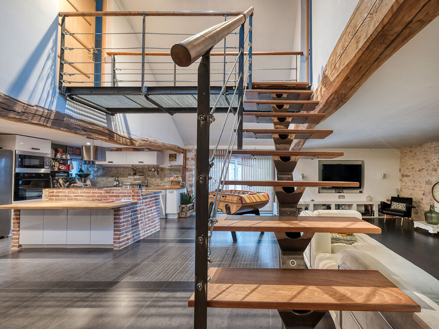 Grange rénovée à l’esprit contemporain et authentique