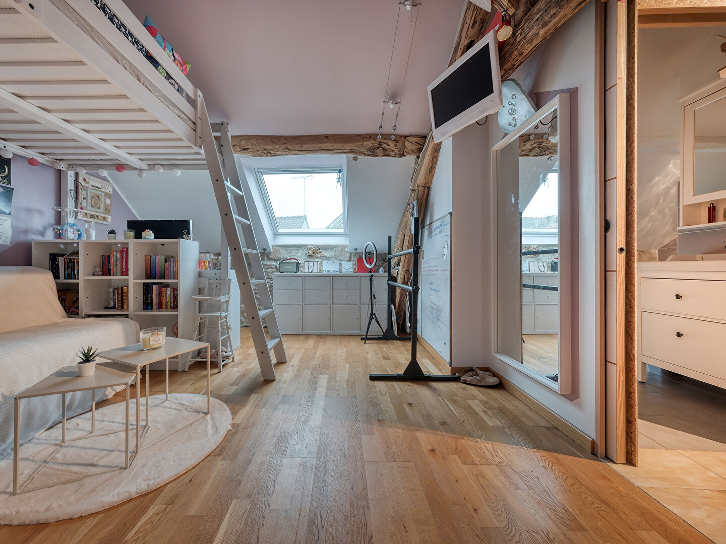 Grange rénovée à l’esprit contemporain et authentique