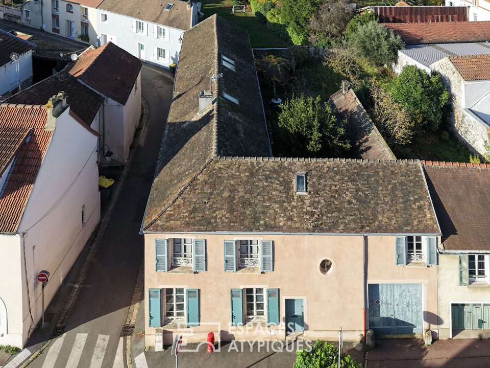 Maison de ville avec dépendances, atelier et jardin au coeur de Chilly-Mazarin