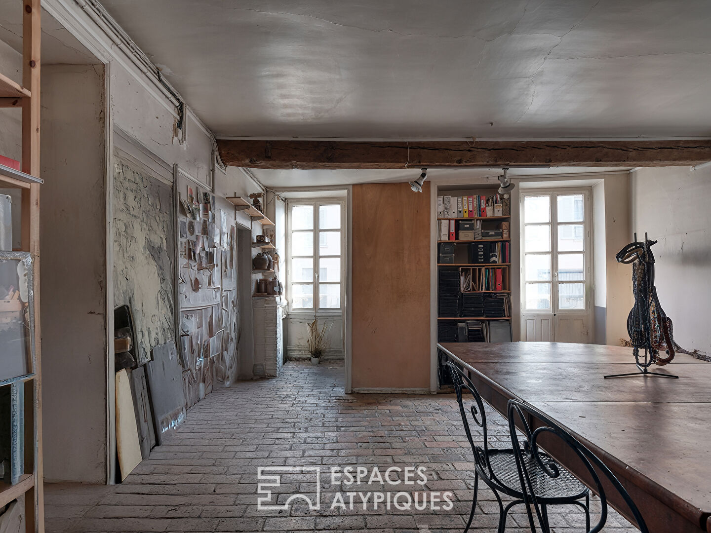 Maison de ville avec dépendances, atelier et jardin au coeur de Chilly-Mazarin