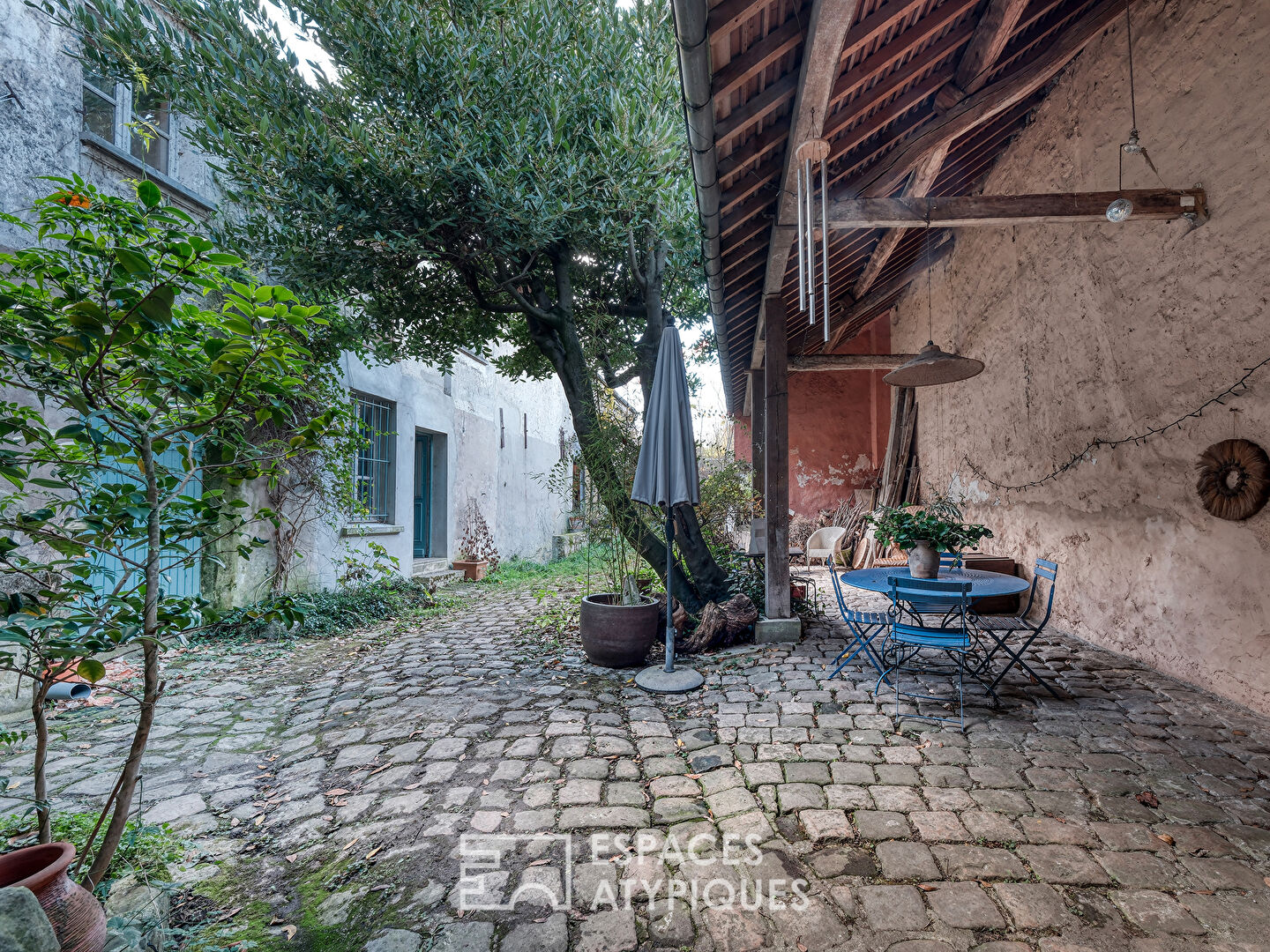 Maison de ville avec dépendances, atelier et jardin au coeur de Chilly-Mazarin