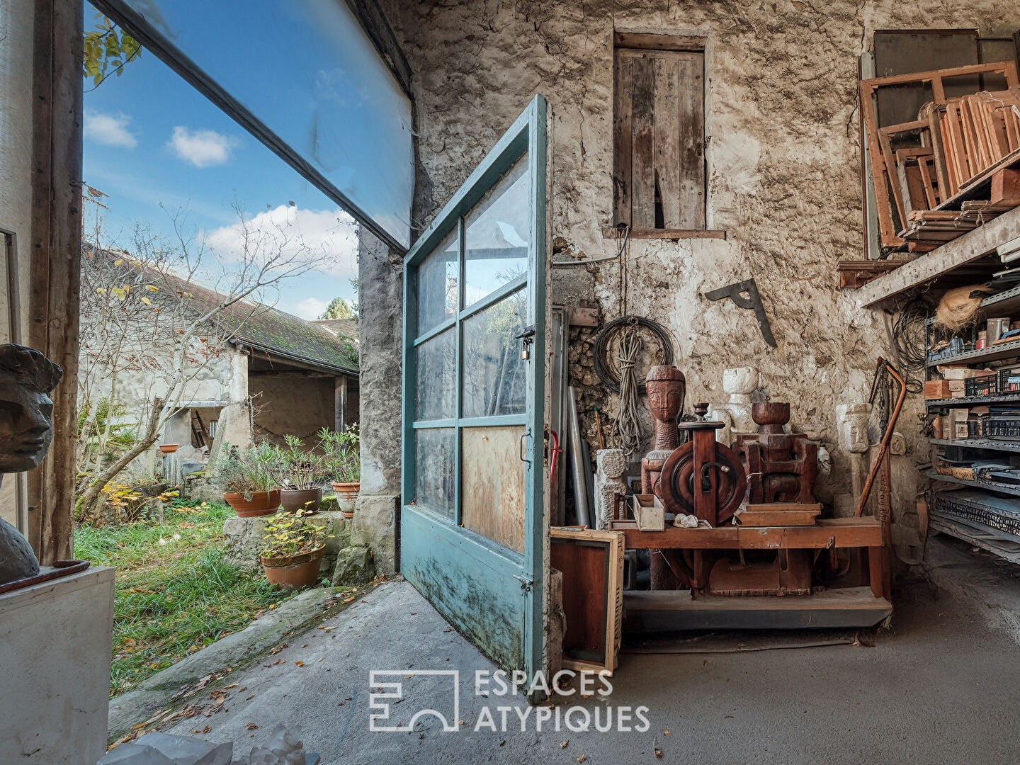 Maison de ville avec dépendances, atelier et jardin au coeur de Chilly-Mazarin