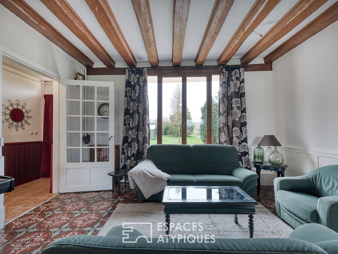 Propriété de charme avec box à chevaux et terrain de tennis