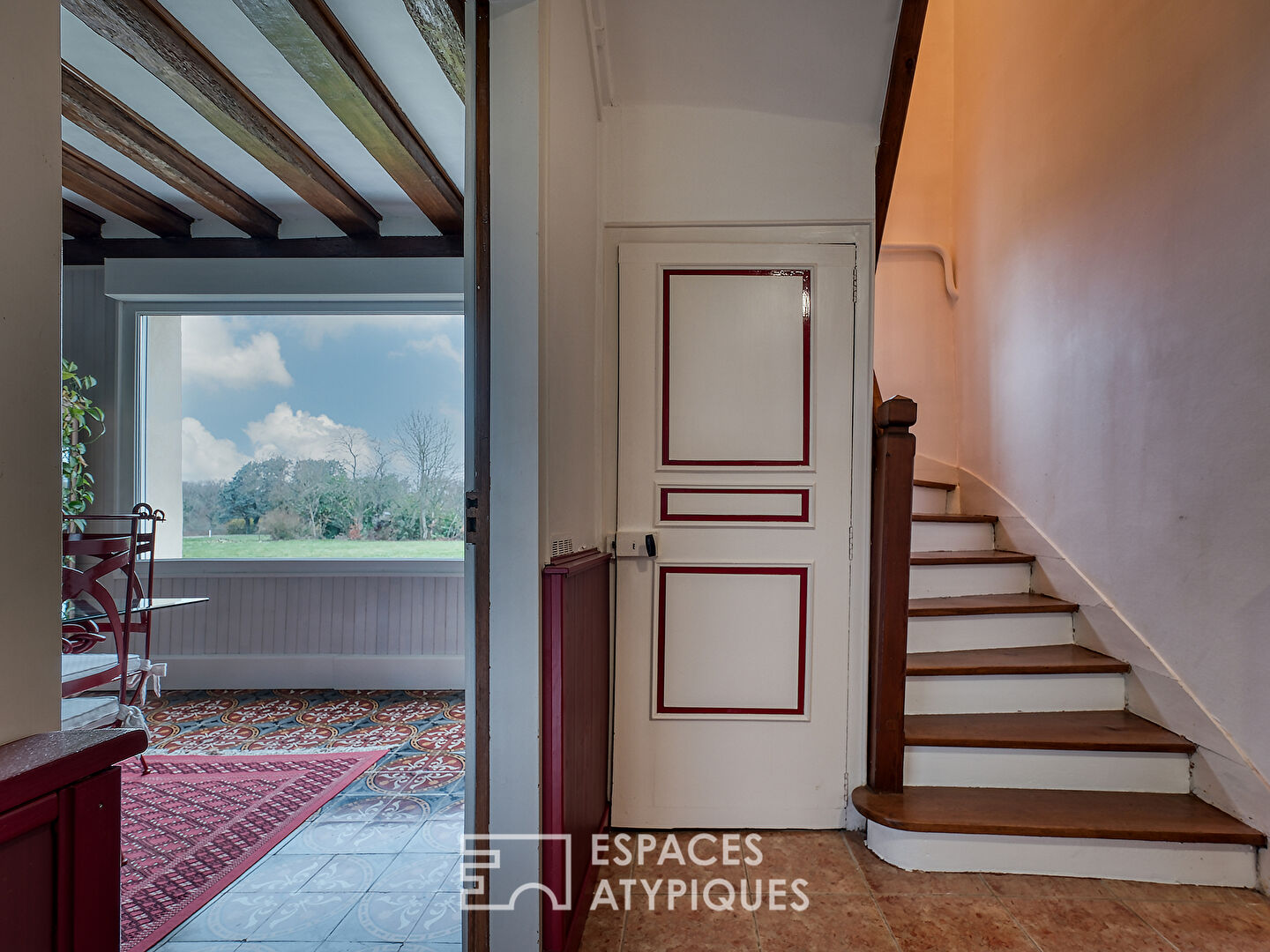 Propriété de charme avec box à chevaux et terrain de tennis