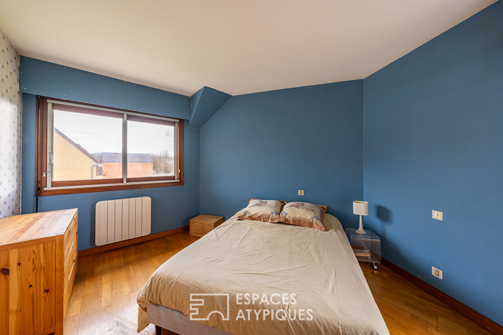 La maison à l&rsquo;architecture atypique avec jardin