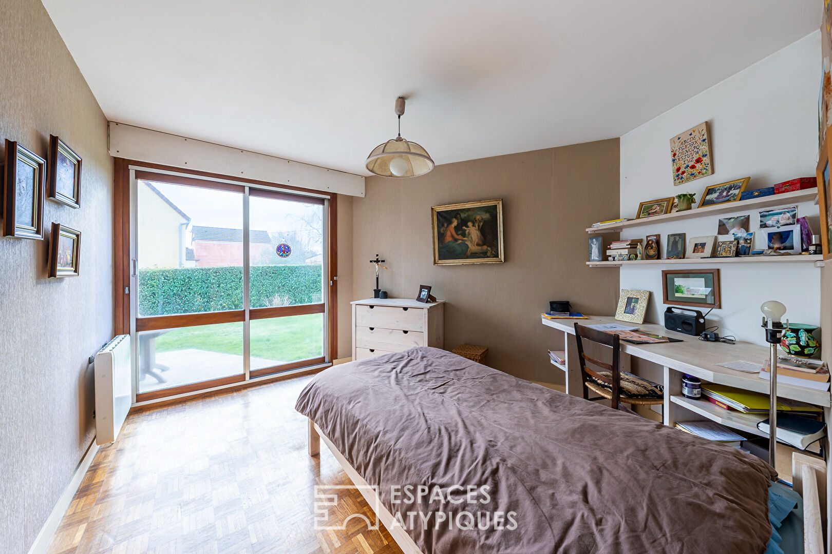 La maison à l&rsquo;architecture atypique avec jardin