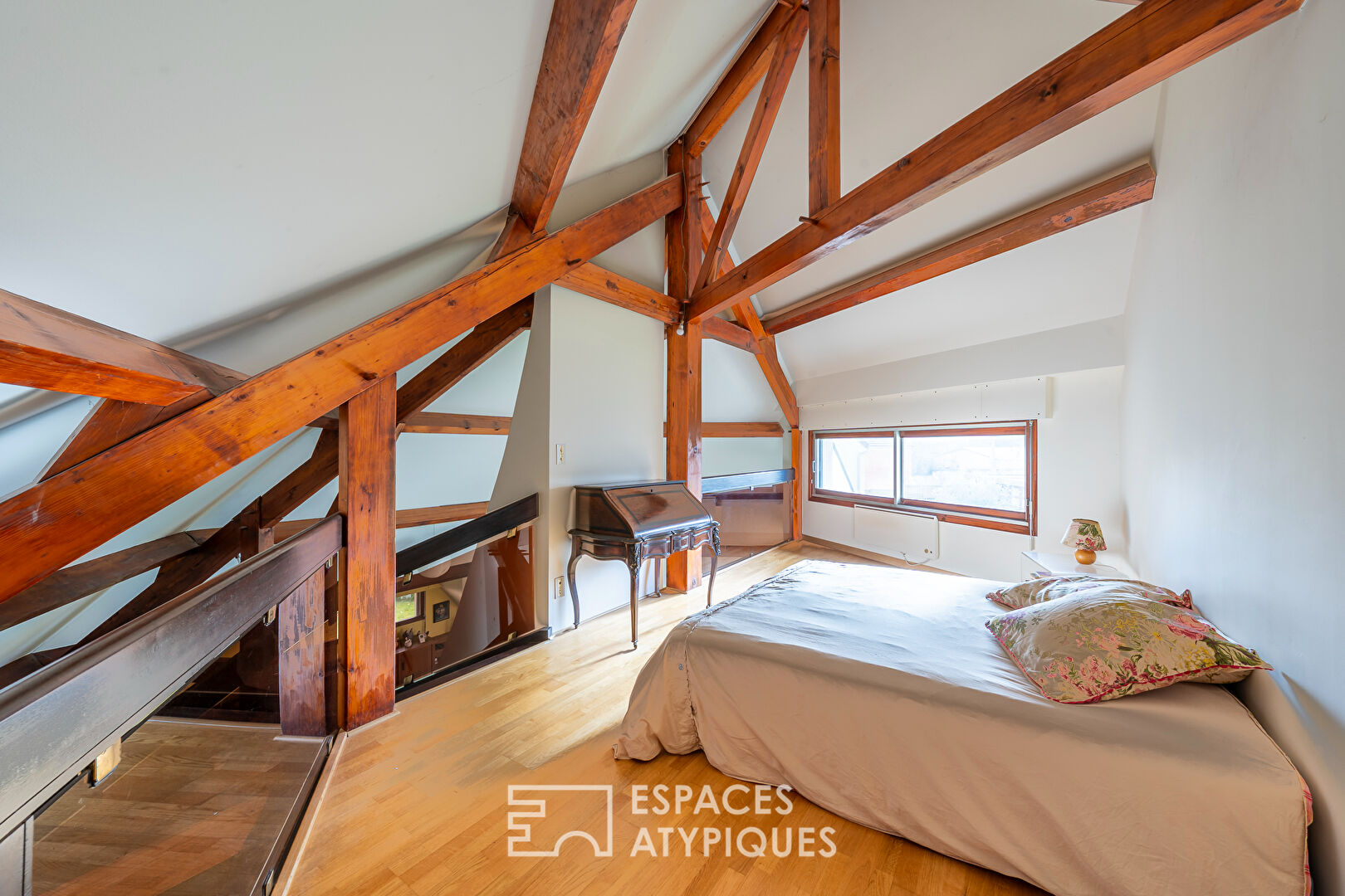 La maison à l&rsquo;architecture atypique avec jardin