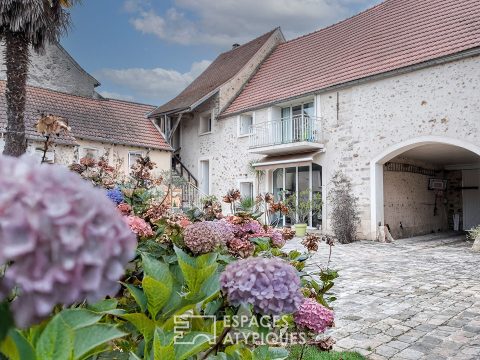 Le corps de ferme rénové avec jardin sans vis-à-vis