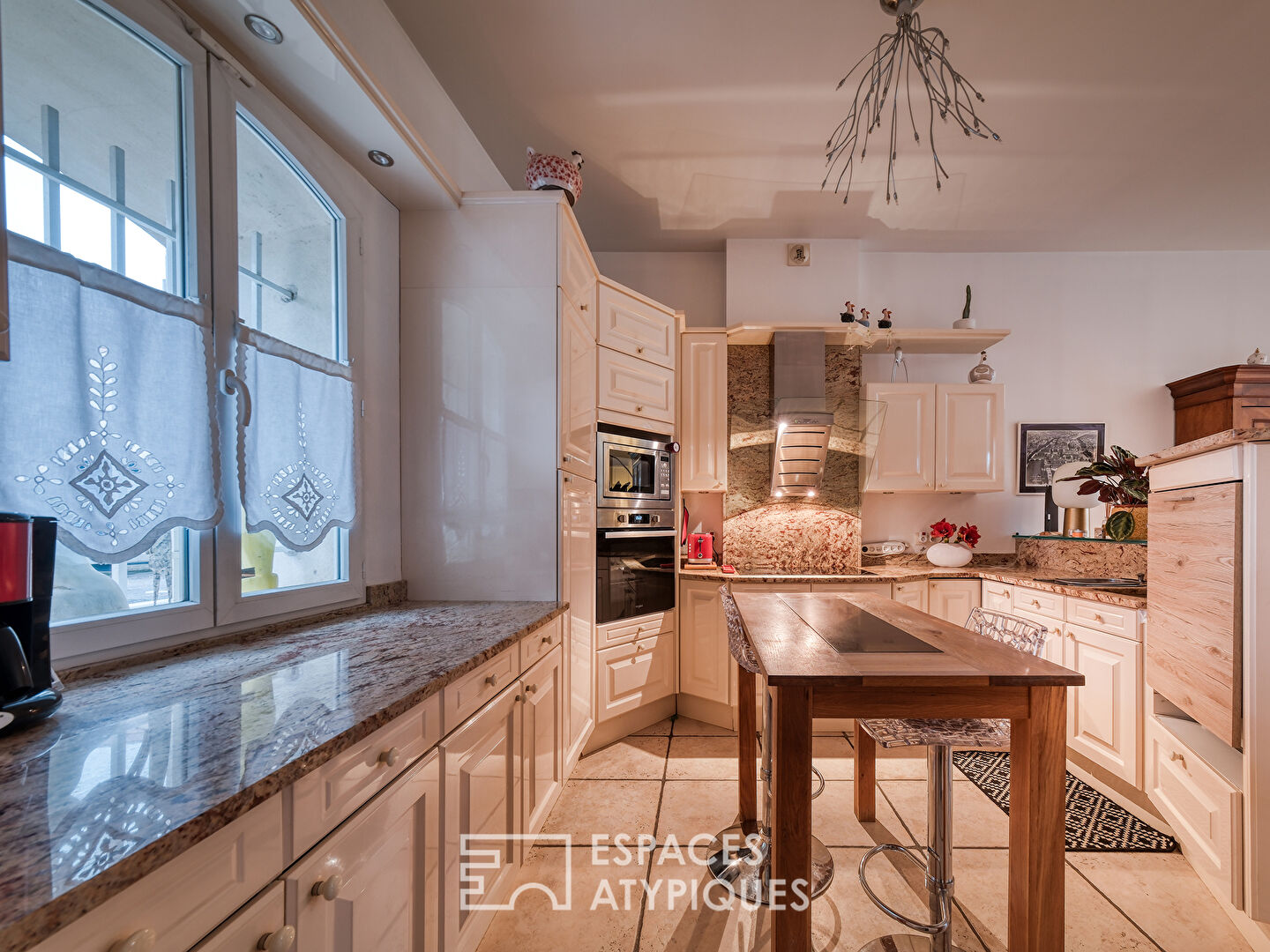 Le corps de ferme rénové avec jardin sans vis-à-vis