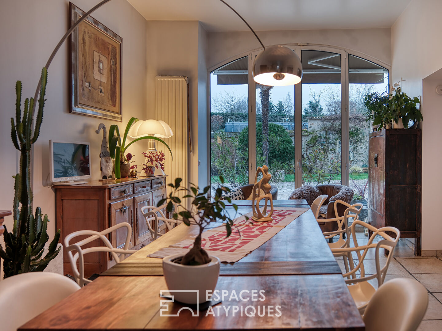 Le corps de ferme rénové avec jardin sans vis-à-vis