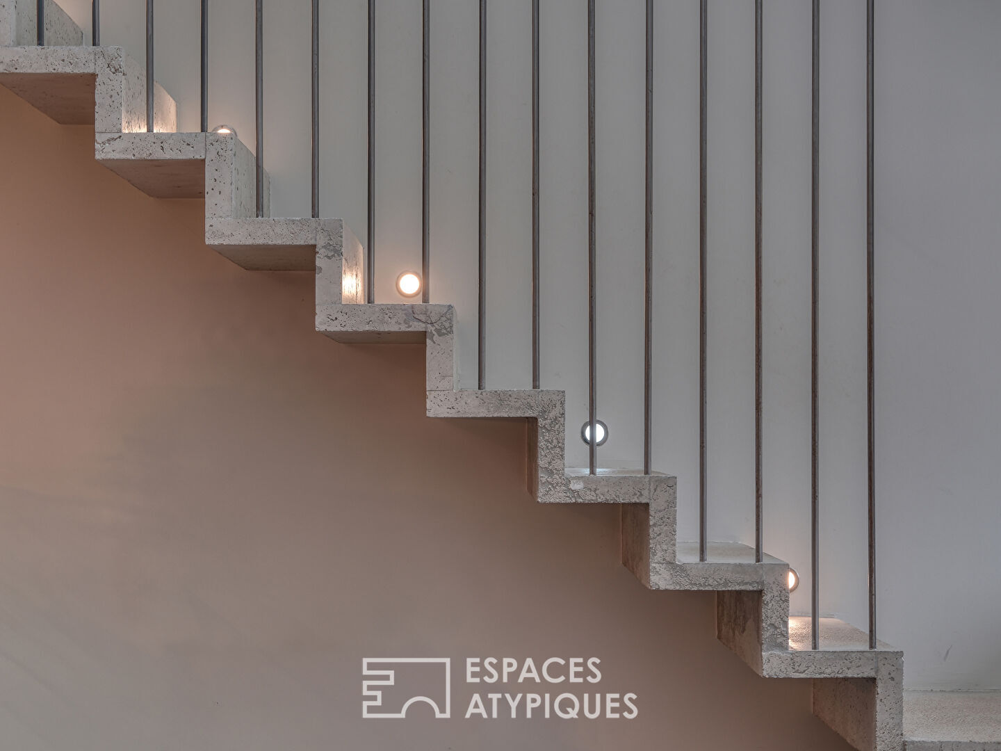 La maison d&rsquo;architecte rénovée avec piscine dans le centre historique de Savigny-sur-Orge