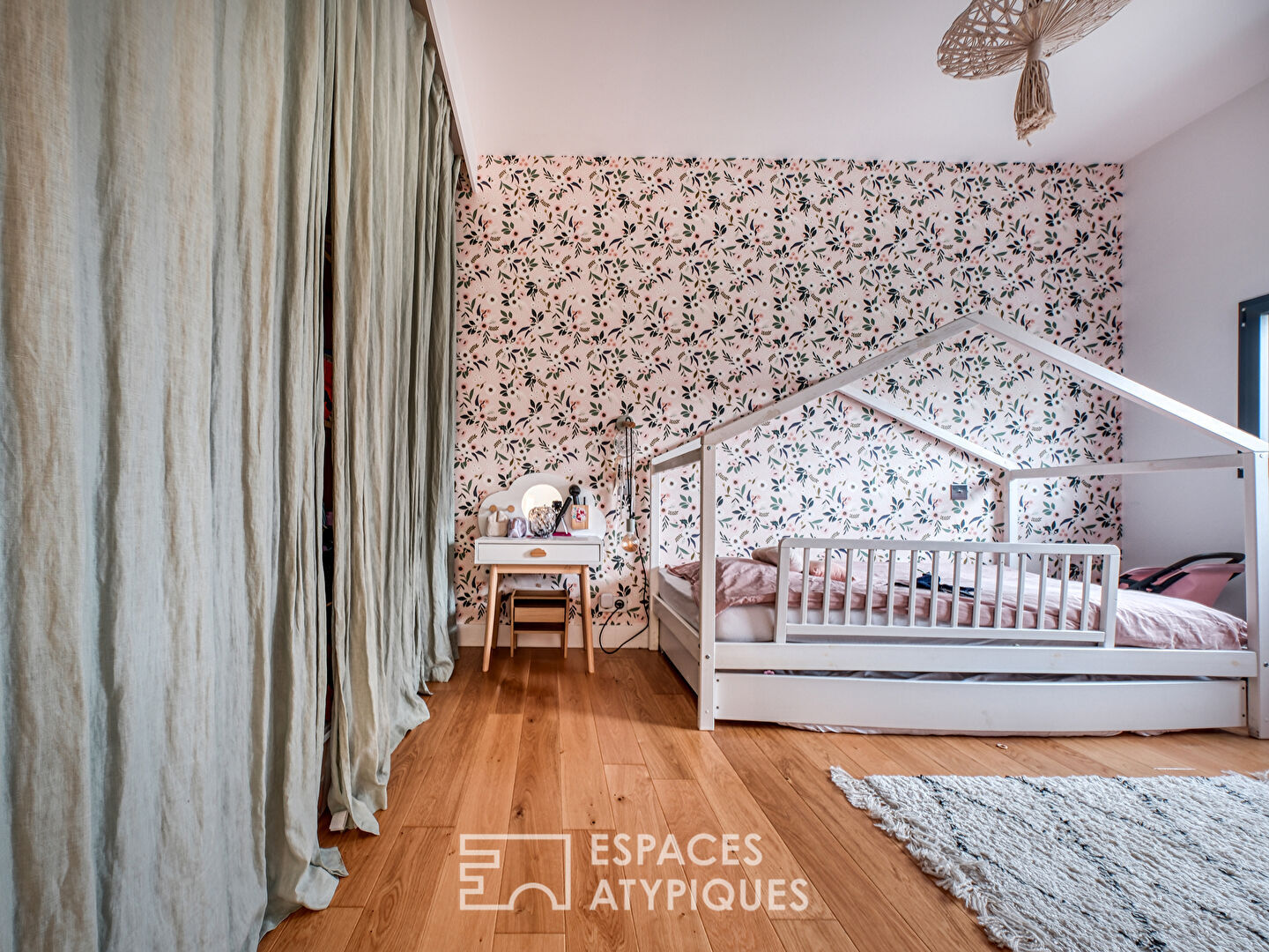 La maison d&rsquo;architecte rénovée avec piscine dans le centre historique de Savigny-sur-Orge