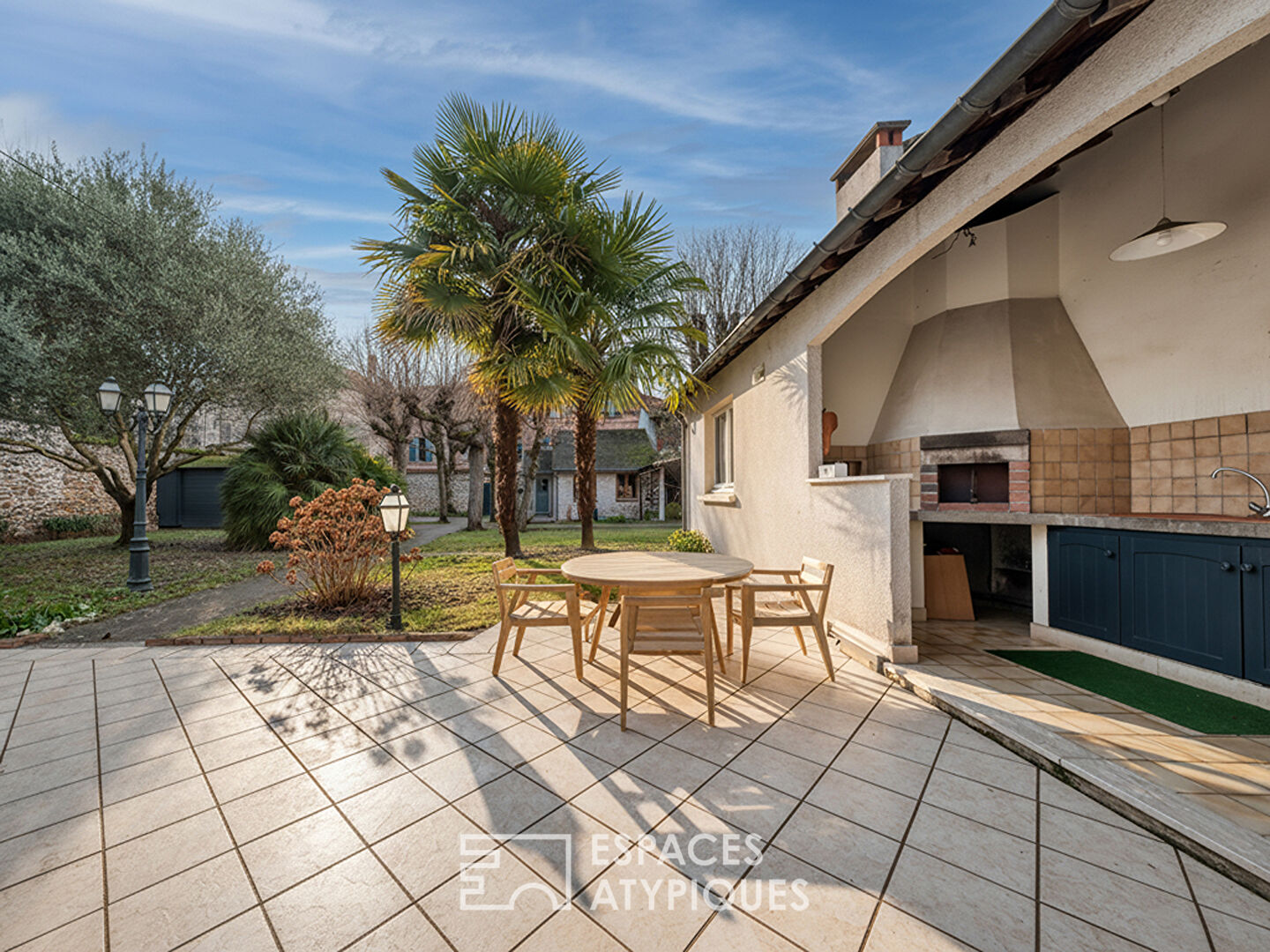 La maison historique et sa dépendance en plein centre-ville