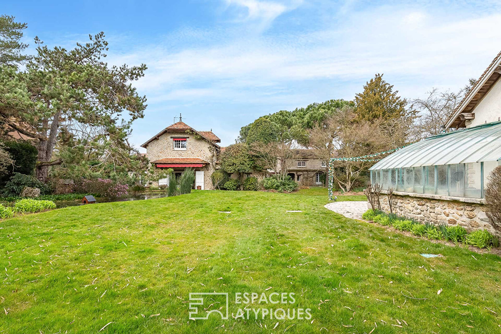 La propriété de caractère et son parc arboré