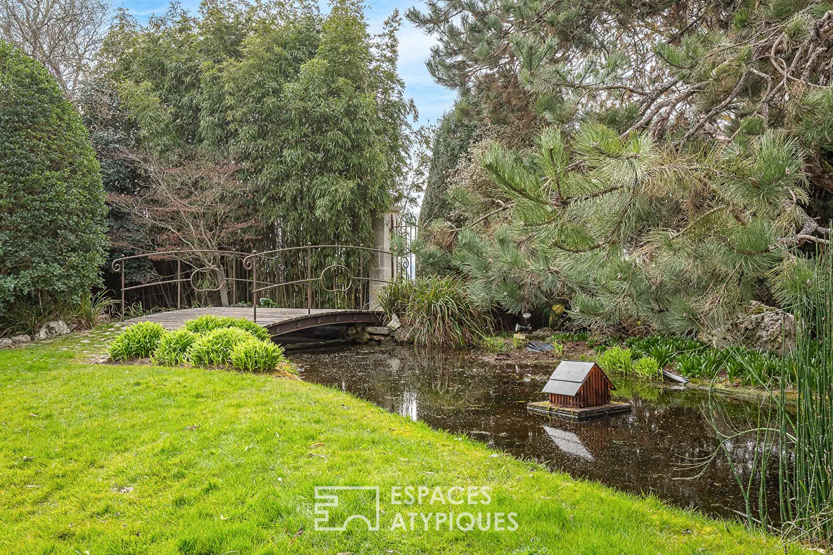 La propriété de caractère et son parc arboré