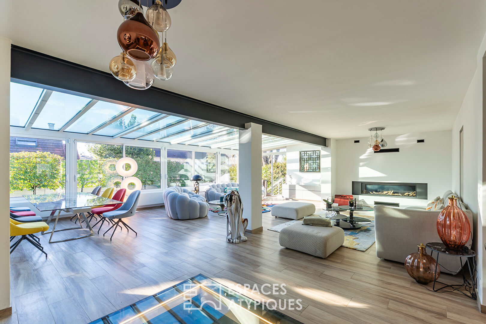 La maison contemporaine avec véranda et cave