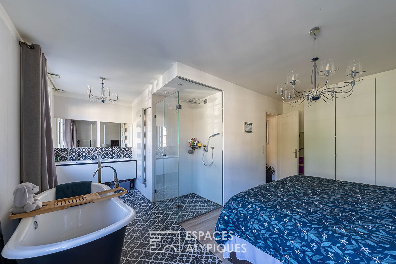 La maison contemporaine avec véranda et cave