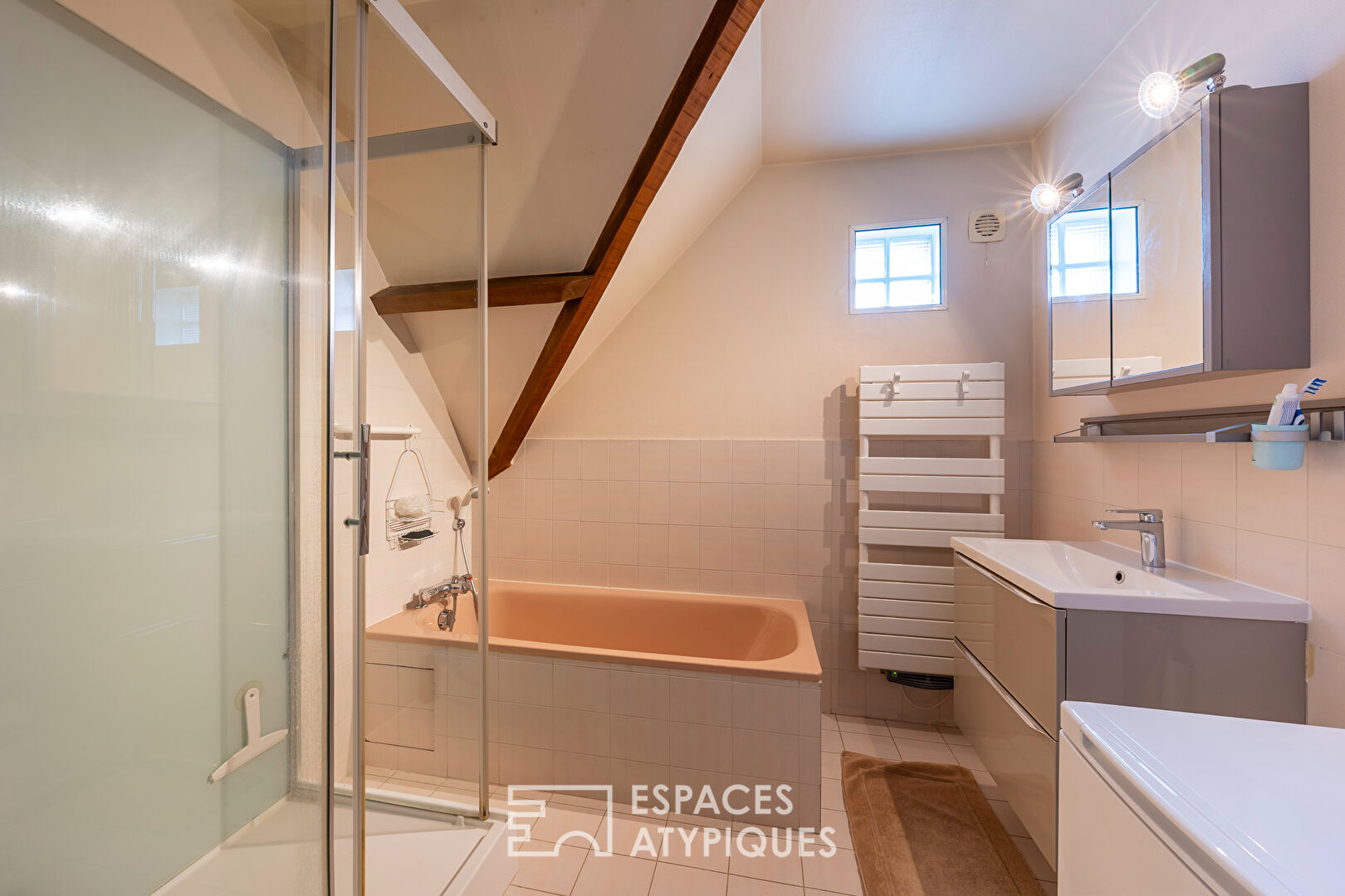 Maison familiale de charme avec sa tour architecturale