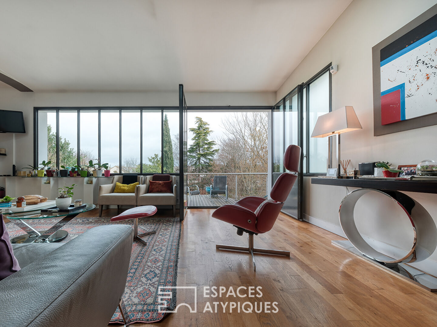 Maison familiale bourgeoise avec grande pièce de vie, jardin et proximité gare.