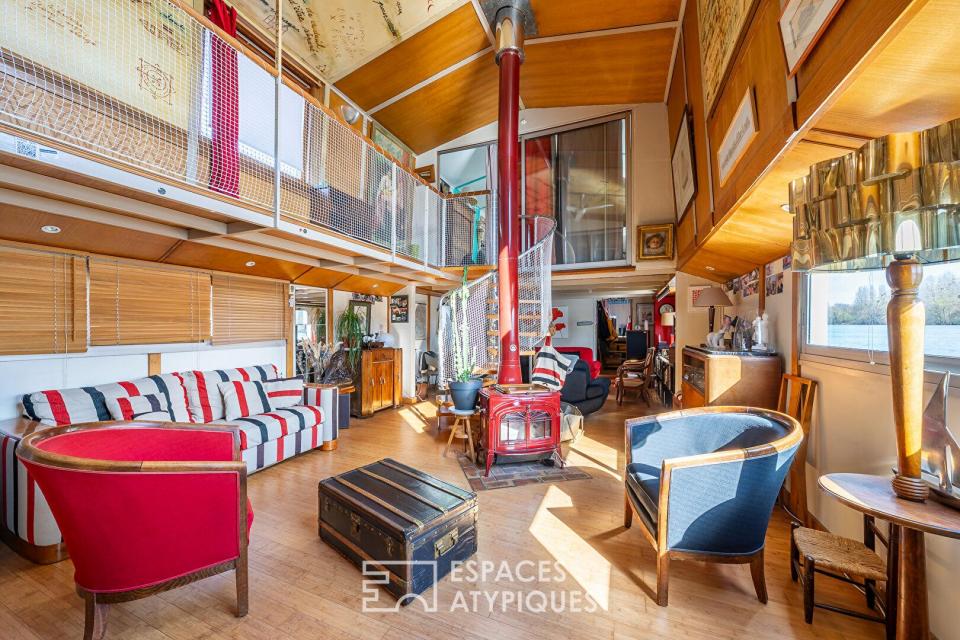 Péniche aménagée en deux logements. Vie familiale ou projet locatif