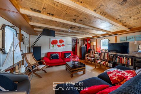 Péniche aménagée en deux logements. Vie familiale ou projet locatif