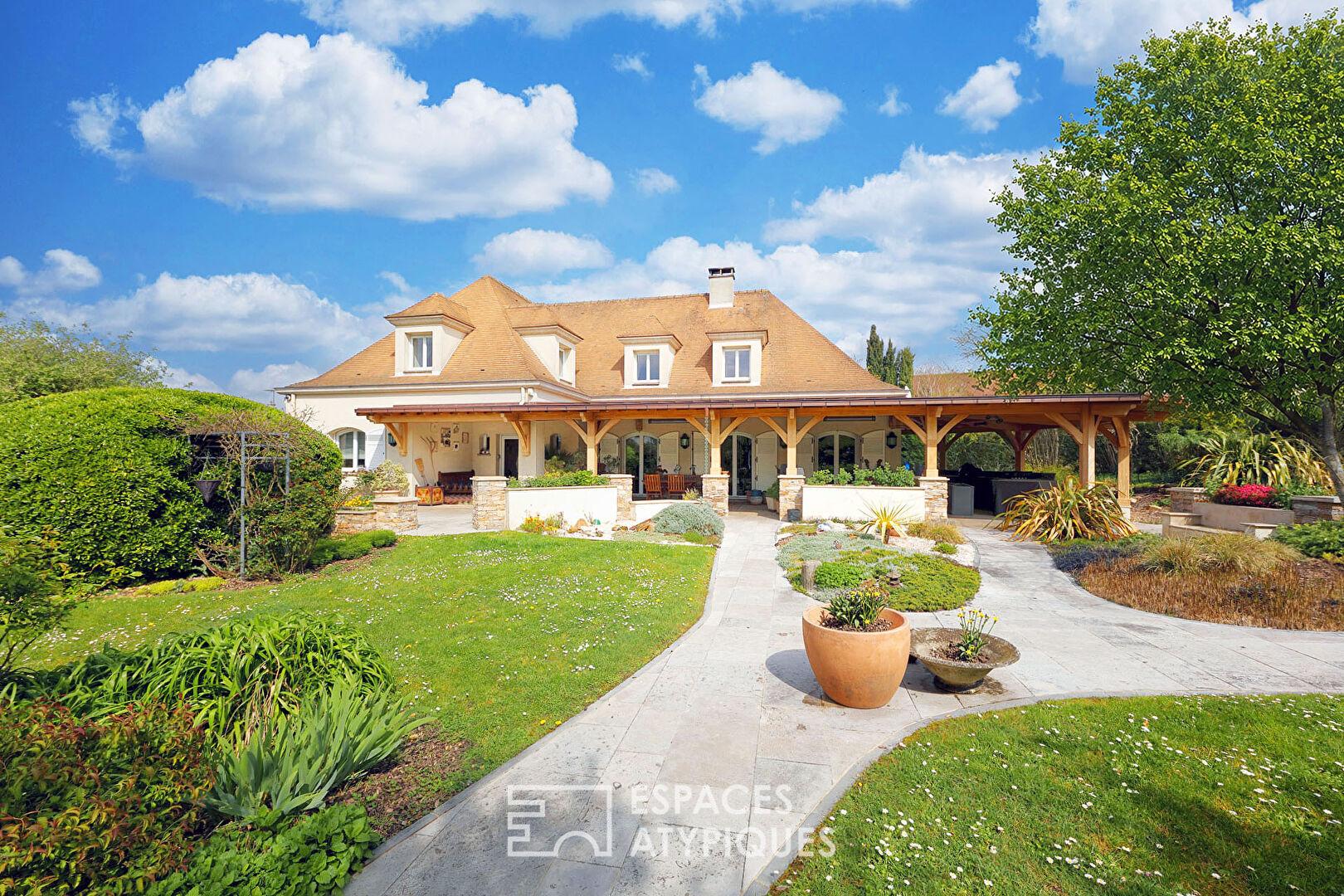 La maison contemporaine avec espace bien être et jardin paysagé