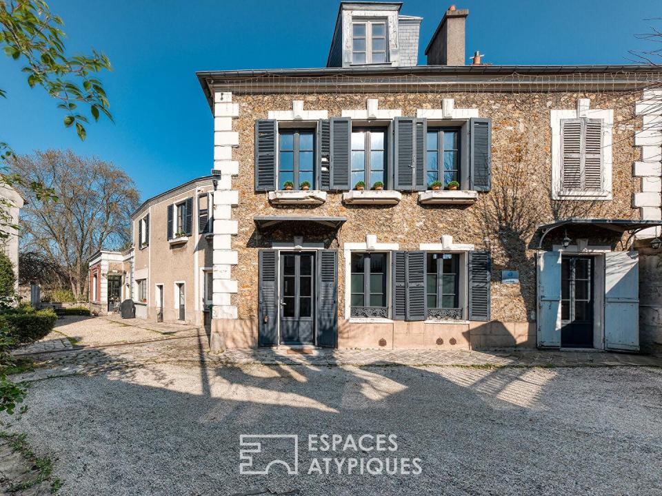 Maison de caractère en coeur de ville avec jardin et dépendances
