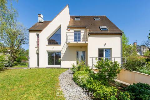 La maison d&rsquo;architecte et son jardin bucolique