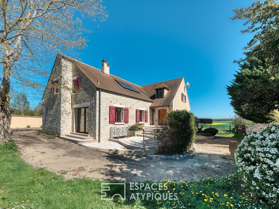 Maison familiale au coeur de la nature avec terrain paysager