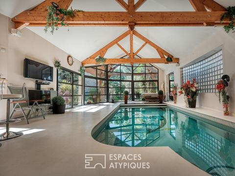 Maison d&rsquo;architecte avec une piscine intérieure au centre de Verrières le buisson