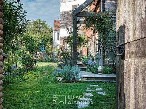 Maison familiale avec jardin paysager et piscine intérieure