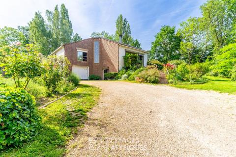 Maison d&rsquo;architecte de 260 m² avec vue dominante sur la vallée de l&rsquo;Orge et appartement indépendant