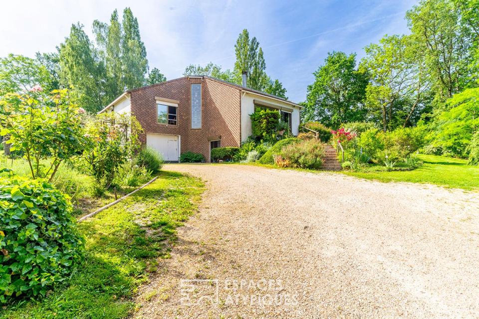 Maison d'architecte de 260 m² avec vue dominante sur la vallée de l'Orge et appartement indépendant