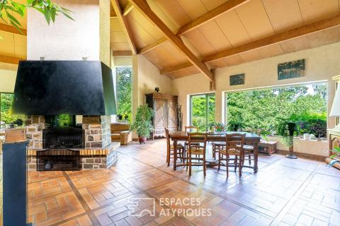 Maison d&rsquo;architecte de 260 m² avec vue dominante sur la vallée de l&rsquo;Orge et appartement indépendant