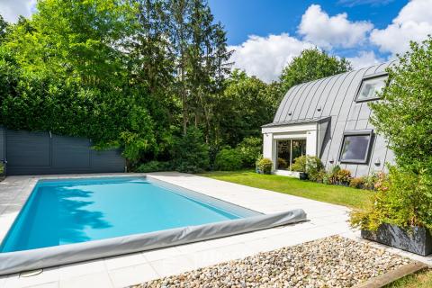 La maison  atypique d&rsquo;architecte avec piscine et jardin sans vis-à-vis