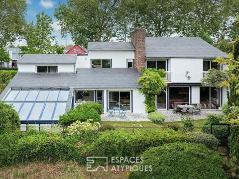 La maison d&rsquo;architecte avec piscine intérieure au bord du lac