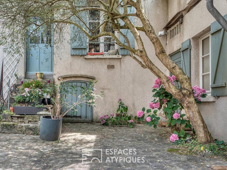 Ancienne ferme de caractère avec cour  pavée et jardin