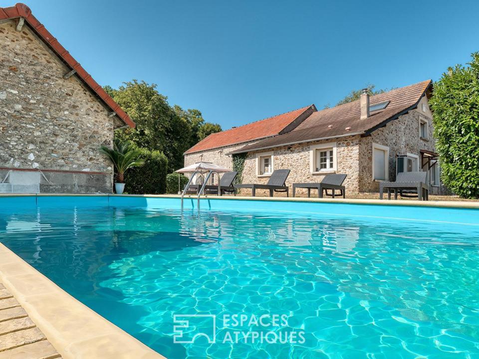 Propriété de caractère rénovée avec piscine, studio indépendant et boxes