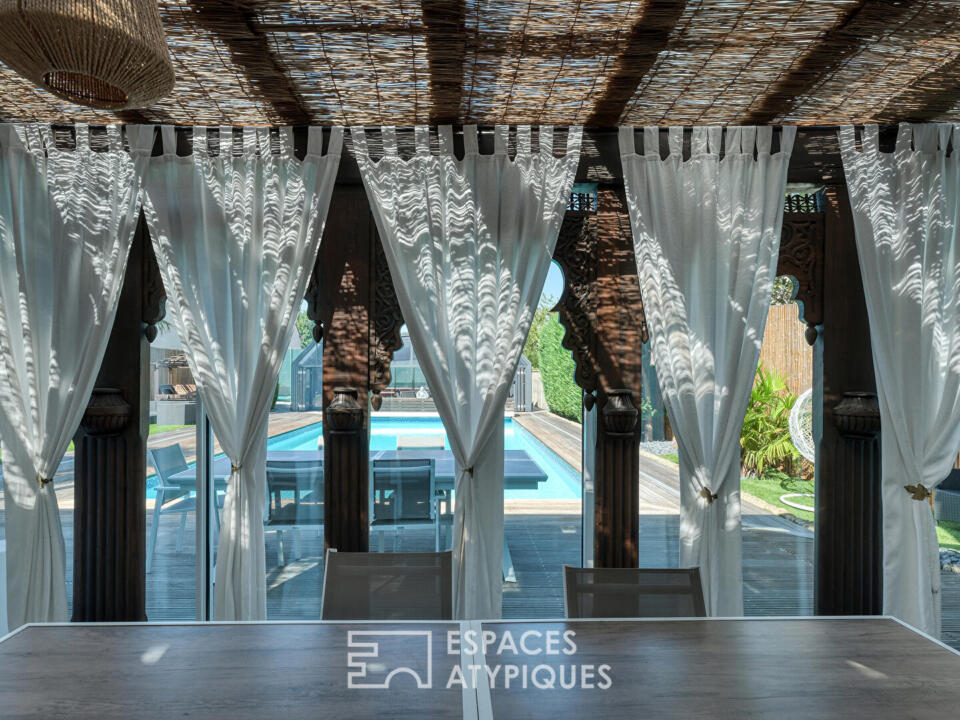 Demeure bourgeoise contemporaine avec tennis et piscine