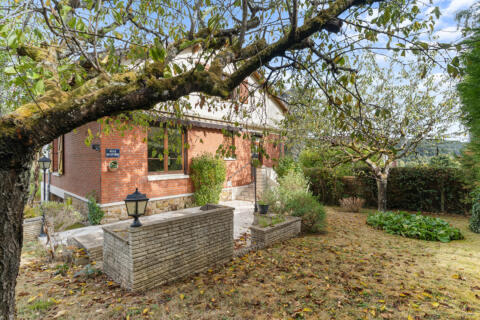Une maison des années1930 dans son écrin de verdure