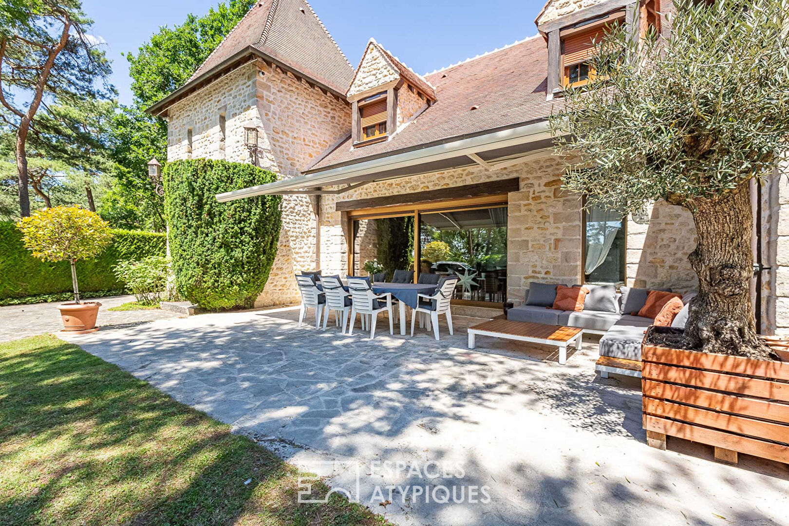 La maison au bout de l’allée