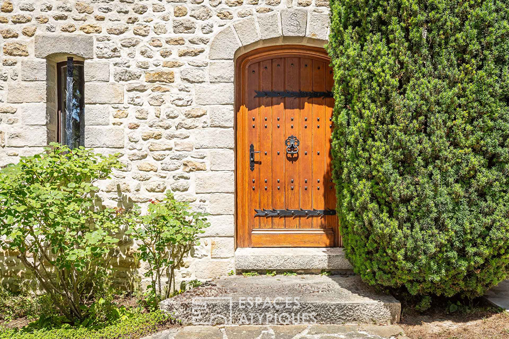 La maison au bout de l’allée