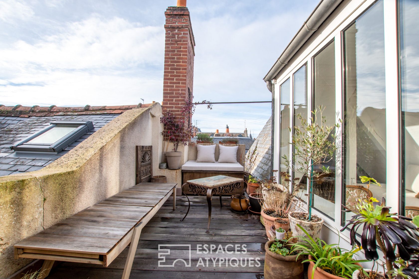 Duplex de charme avec terrasse sur les toits dans le coeur historique de Tours